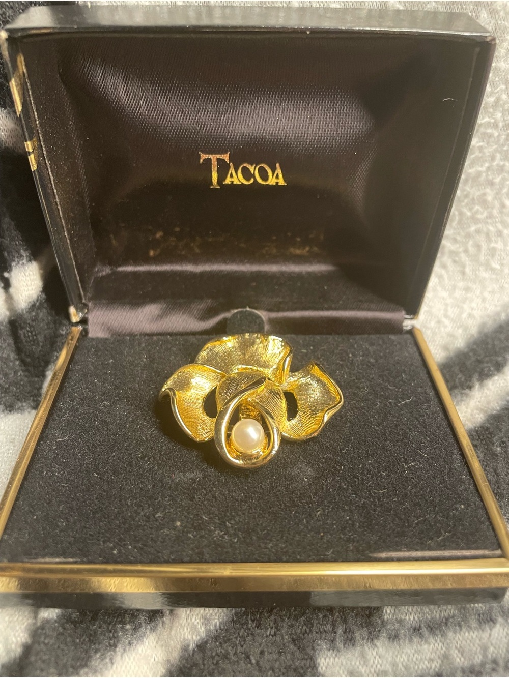 Vintage Tacoa Gold tone flower Brooch.